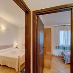 The Fantastic Residenza Badustwo Bedroom Sleeps Six Child شقة