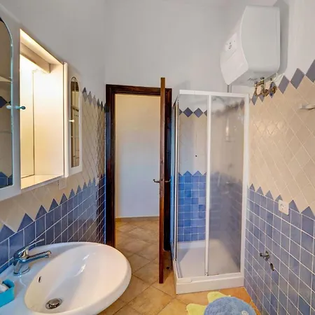 The Fantastic Residenza Badustwo Bedroom Sleeps Six Child Badesi